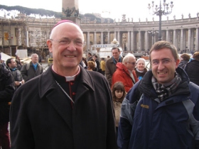 don Andrea con il Vescovo di Pavia, S.E. Mons. Giovanni Giudici, in piazza S.Pietro a Roma